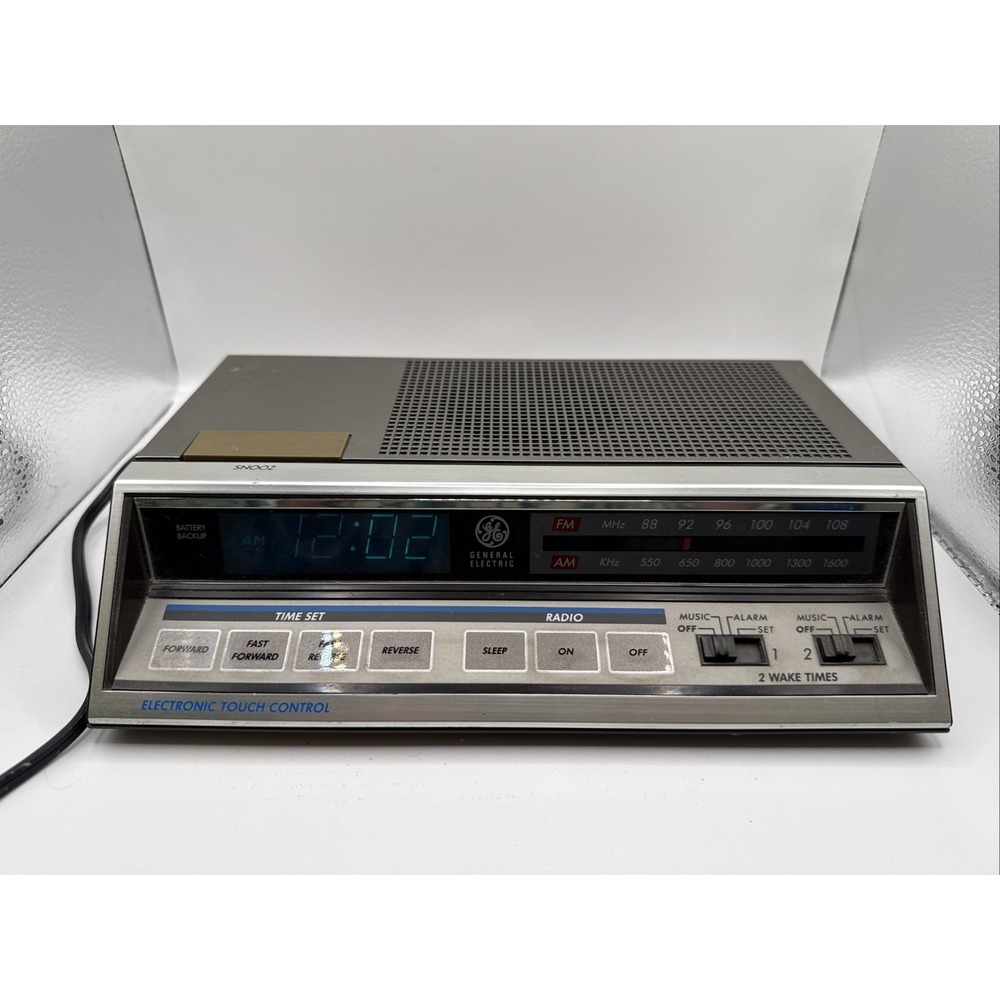 Vintage 80's GE 7-4663A Woodgrain AM/FM Alarm Clock Radio - TESTED